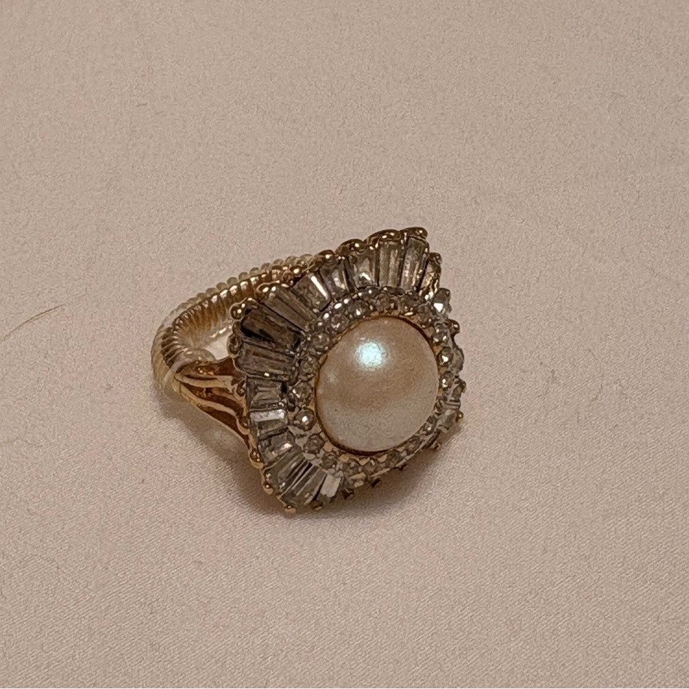 Vintage costume Elegant Gold and Silver Pearl Ring